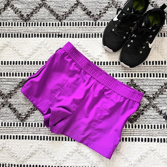 Fabletics Eloise Workout Shorts in Orchid Black Small - Picture 4 of 10